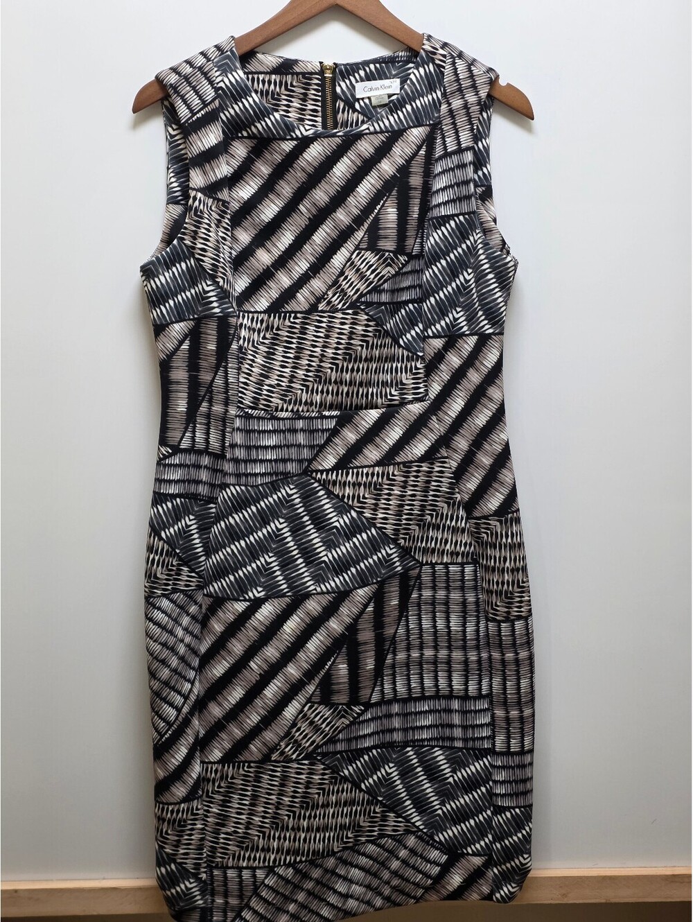 Calvin Klein Women's Size 12 Sleeveless Sheath Dress with Abstract Black and Tau